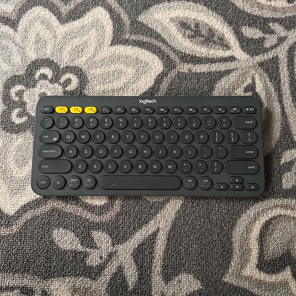 Logitech K380 Multi-Device Bluetooth Keyboard *Works*.